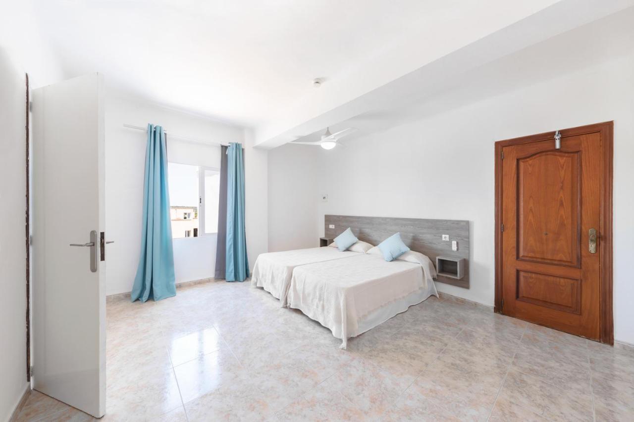 Hostal Cala Llombards Экстерьер фото