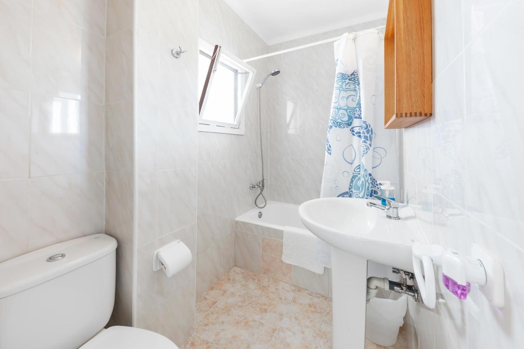 Hostal Cala Llombards Экстерьер фото