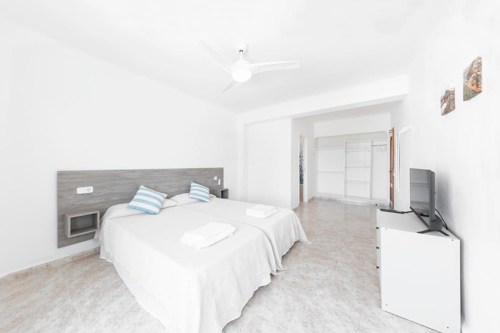 Hostal Cala Llombards Экстерьер фото