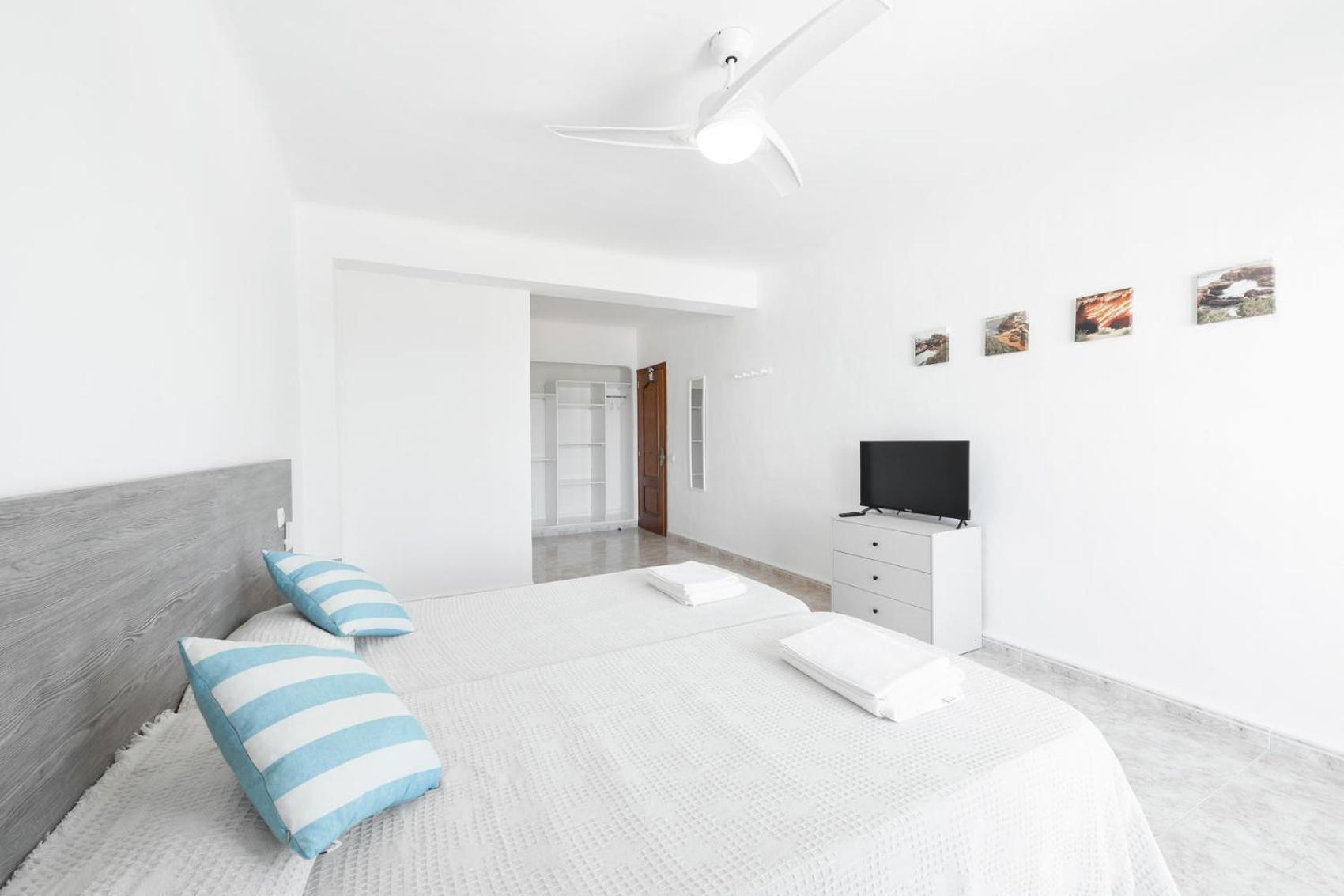Hostal Cala Llombards Экстерьер фото