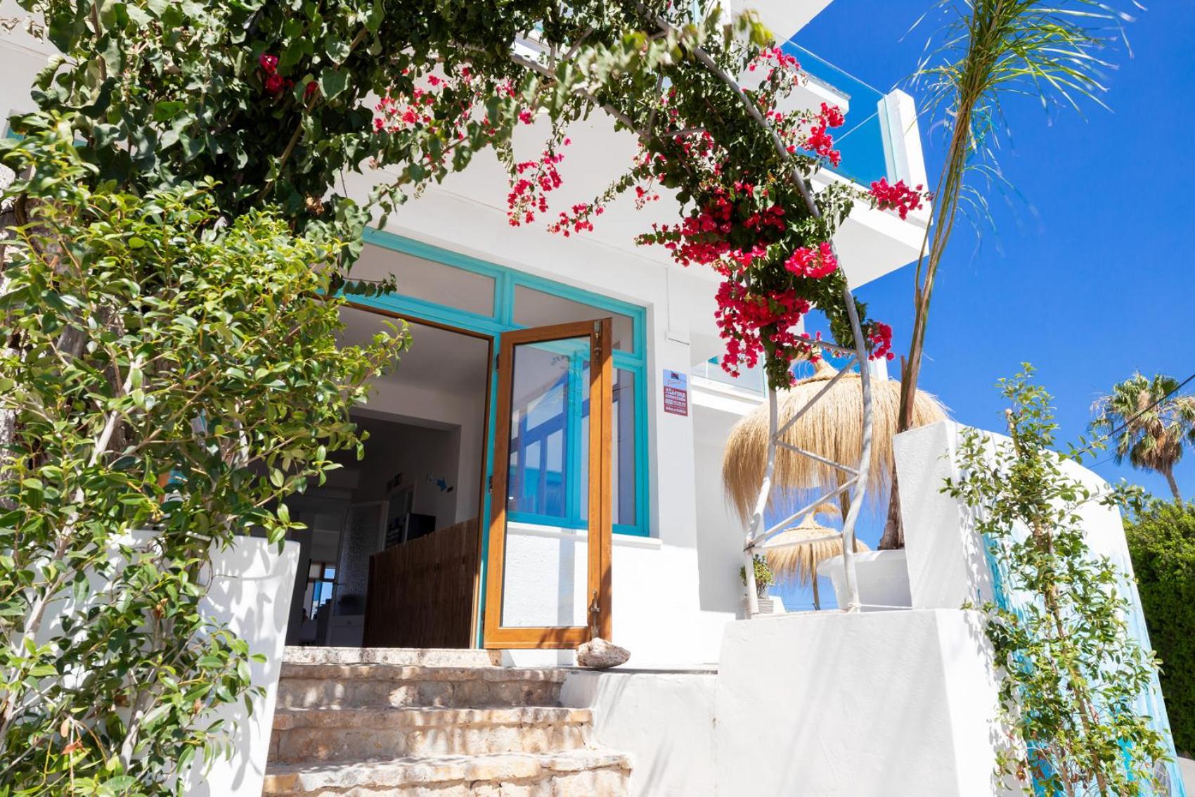 Hostal Cala Llombards Экстерьер фото