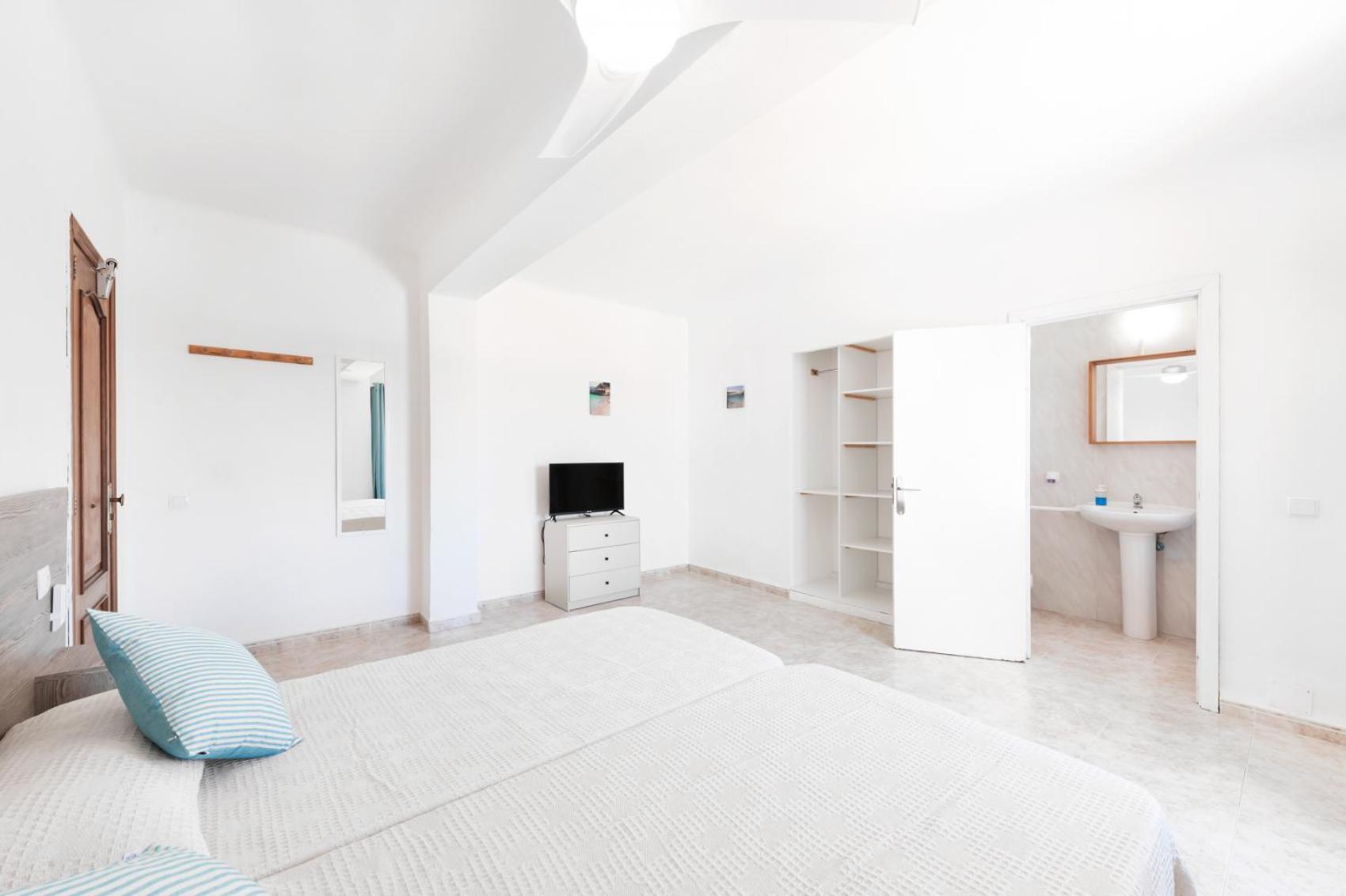 Hostal Cala Llombards Экстерьер фото