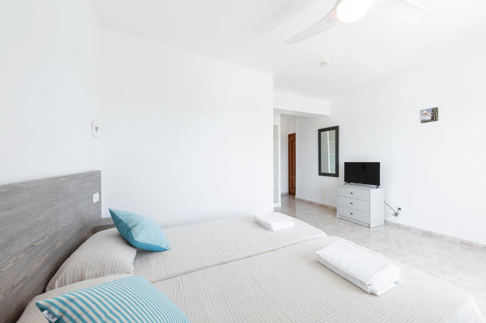 Hostal Cala Llombards Экстерьер фото