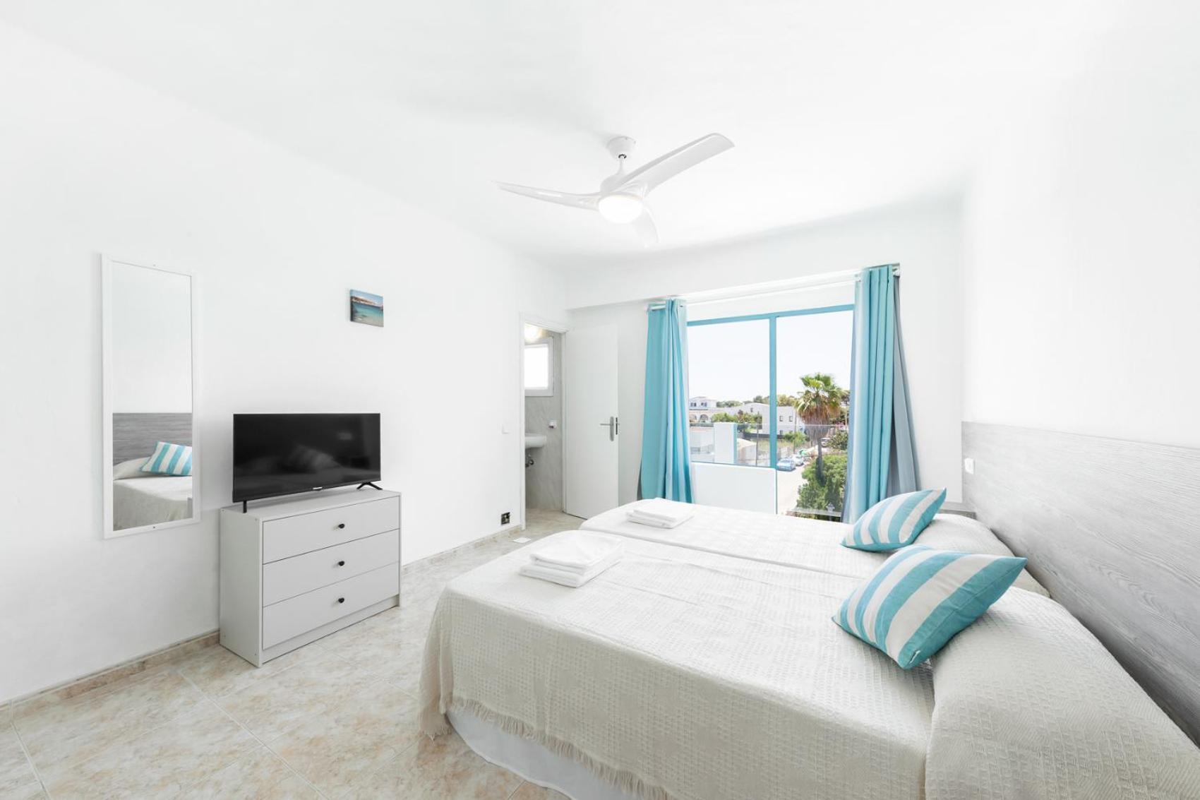 Hostal Cala Llombards Экстерьер фото